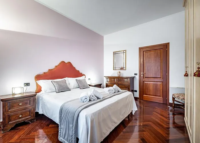 Yid Elegant With Garage Firenze